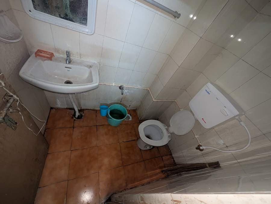 HIV Sample Collection Room (G-17) cover – before renovation